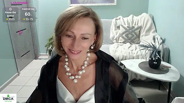 Snapshot of HornyMilf_777 chatting on June 26, 7:35 am HornyMilf 777 online show from June 26, 7:35 am
