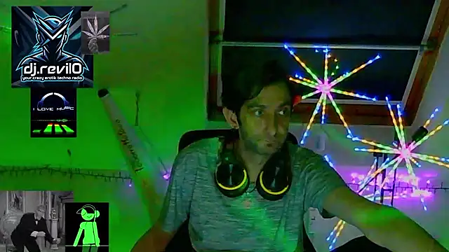 Snapshot of RevilO1180 chatting on April 17, 1:08 am RevilO1180 online show from April 17, 1:08 am