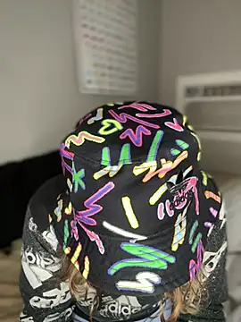 Snapshot of 4kUsh2Fashion0 chatting on February 4, 9:10 pm 4kUsh2Fashion0 online show from February 4, 9:10 pm