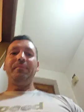 Snapshot of florin421 chatting on April 28, 9:25 am florin421 online show from April 28, 9:25 am