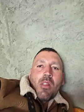 Snapshot of florin421 chatting on May 1, 7:57 am florin421 online show from May 1, 7:57 am