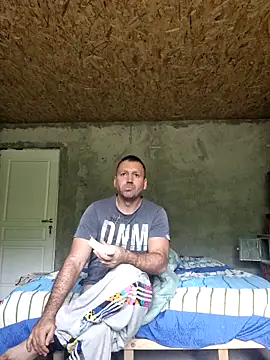 Snapshot of florin421 chatting on May 12, 9:06 am florin421 online show from May 12, 9:06 am
