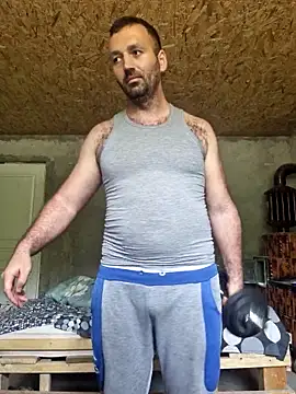 Snapshot of florin421 chatting on May 22, 1:50 pm florin421 online show from May 22, 1:50 pm