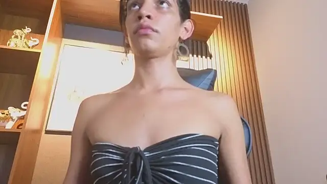 Snapshot of Alahia_Rodriguez chatting on April 27, 8:07 pm Alahia Rodriguez online show from April 27, 8:07 pm