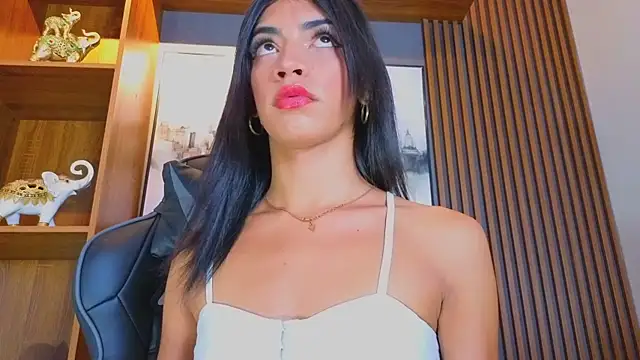 Snapshot of Alahia_Rodriguez chatting on May 11, 8:28 pm Alahia Rodriguez online show from May 11, 8:28 pm