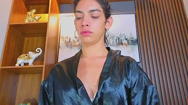 Snapshot of Alahia_Rodriguez chatting on May 15, 3:52 pm Alahia Rodriguez online show from May 15, 3:52 pm