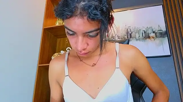 Snapshot of Alahia_Rodriguez chatting on May 24, 12:21 pm Alahia Rodriguez online show from May 24, 12:21 pm