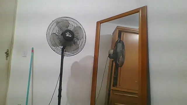 Snapshot of Estrela55 chatting on May 15, 2:57 pm Estrela55 online show from May 15, 2:57 pm