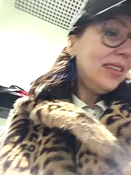 Snapshot of Ulyana72882 chatting on December 17, 12:22 pm Ulyana72882 online show from December 17, 12:22 pm