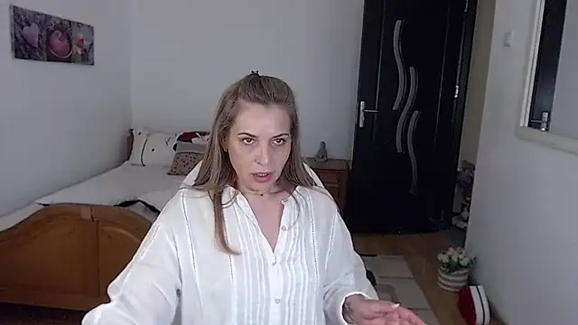 Snapshot of evamaria2024 chatting on June 9, 9:10 am evamaria2024 online show from June 9, 9:10 am