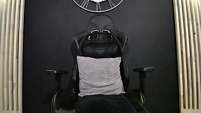 Snapshot of Maxxxpowerful chatting on February 8, 2:04 am Maxxxpowerful online show from February 8, 2:04 am