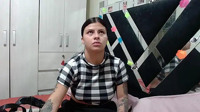 Snapshot of katery_wok11 chatting on May 12, 1:36 am katery wok11 online show from May 12, 1:36 am