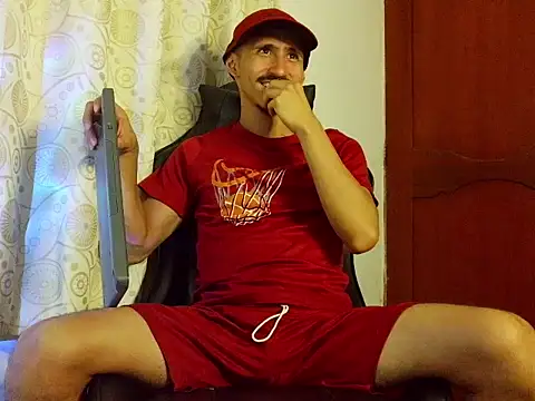 Snapshot of HomeAloneK chatting on April 22, 7:26 pm HomeAloneK online show from April 22, 7:26 pm