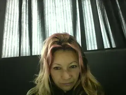 Snapshot of Paulita_x3 chatting on February 22, 11:35 am Paulita x3 online show from February 22, 11:35 am