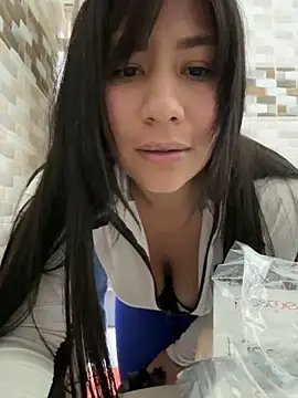 Snapshot of kim_monti chatting on May 13, 9:00 pm kim monti online show from May 13, 9:00 pm