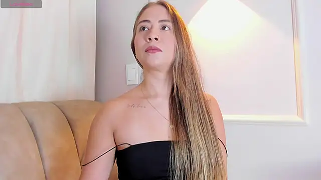 Snapshot of Lia_walton chatting on December 15, 1:00 pm Lia walton online show from December 15, 1:00 pm