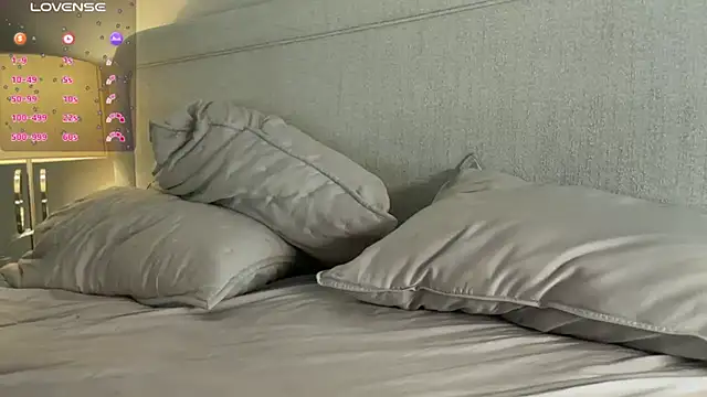 xoxoxjenn online show from February 17, 4:24 pm