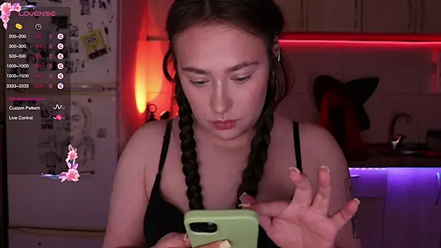 Snapshot of Golumm chatting on October 27, 10:41 am Golumm online show from October 27, 10:41 am