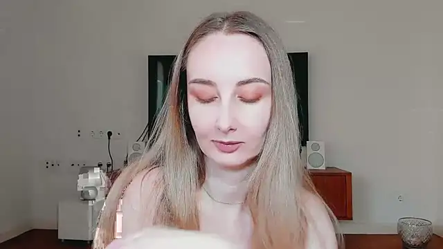 Maiami000 online show from March 5, 12:45 pm