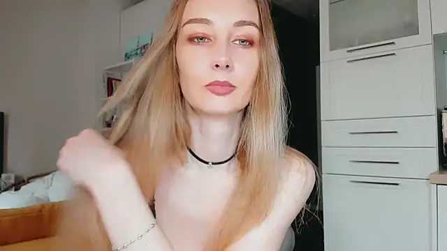 Maiami000 online show from April 8, 10:04 am