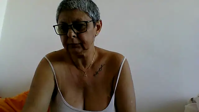 roseblak42 online show from July 23, 2:37 pm