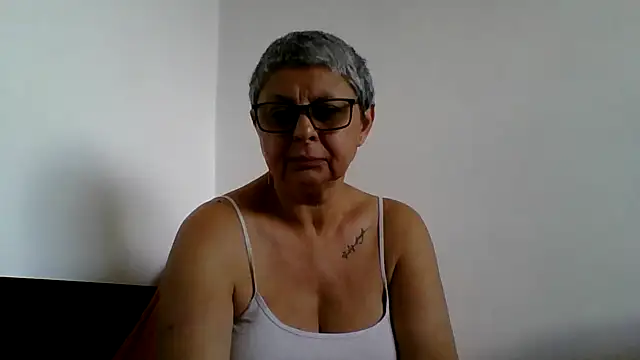 roseblak42 online show from July 24, 2:26 pm