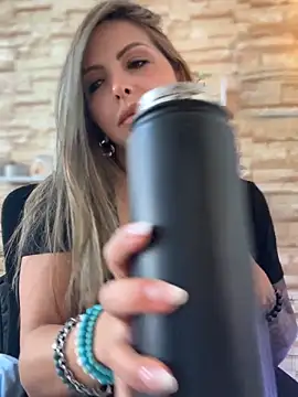 Snapshot of _Abril-Office1 chatting on November 4, 3:22 pm Abril-Office1 online show from November 4, 3:22 pm