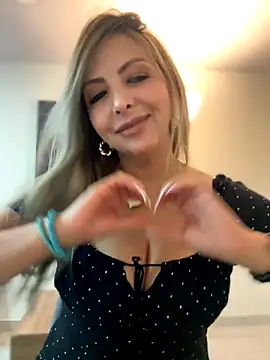 Snapshot of _Abril-Office1 chatting on November 10, 1:10 pm Abril-Office1 online show from November 10, 1:10 pm