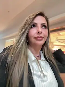 Snapshot of _Abril-Office1 chatting on January 7, 6:10 pm Abril-Office1 online show from January 7, 6:10 pm