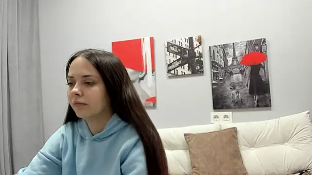 Snapshot of Tiny_JuJu chatting on April 9, 1:05 am Tiny JuJu online show from April 9, 1:05 am