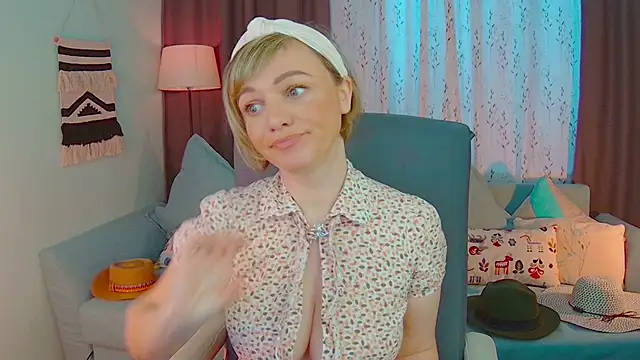 NandiSmile online show from February 18, 7:43 am