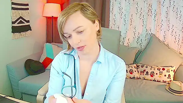 NandiSmile online show from December 2, 7:47 am