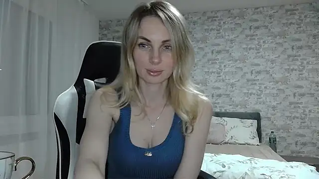 Snapshot of AlissonBia chatting on May 16, 9:13 pm AlissonBia online show from May 16, 9:13 pm