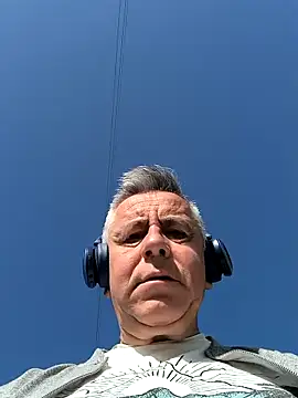 Snapshot of fransexdol chatting on April 6, 8:04 am fransexdol online show from April 6, 8:04 am