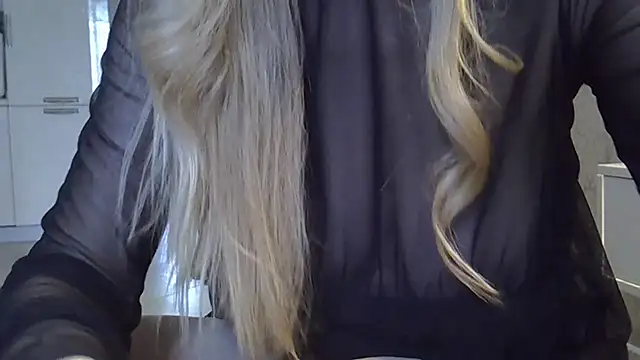 ZarinaSwift online show from April 11, 6:51 am