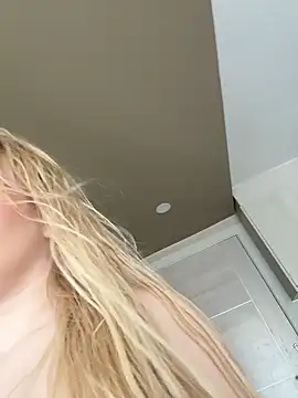 AmmyHot online show from April 3, 3:04 am