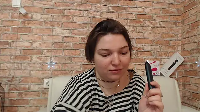 Amelia Kiss  online show from March 28, 1:16 am