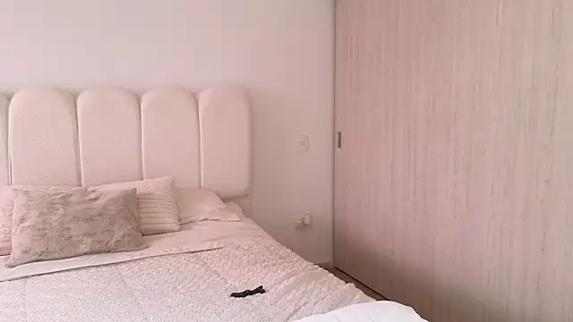 Snapshot of Celeste_Tailor_ chatting on June 5, 8:03 pm Celeste Tailor online show from June 5, 8:03 pm