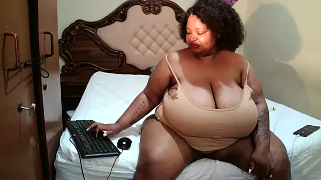HOTBIGMELONSxx online show from October 16, 6:53 pm