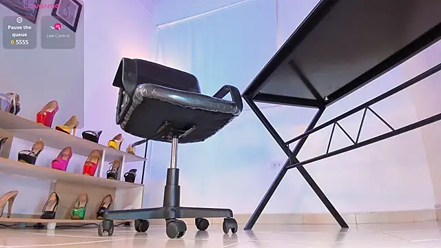 violettastrada online show from February 15, 8:33 pm