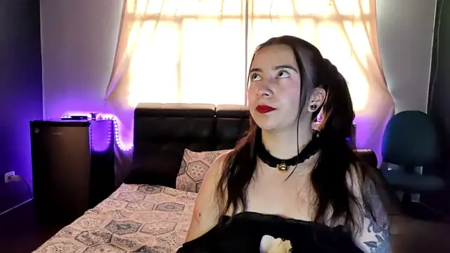 Snapshot of Alaia_sam chatting on May 3, 10:16 pm Alaia sam online show from May 3, 10:16 pm