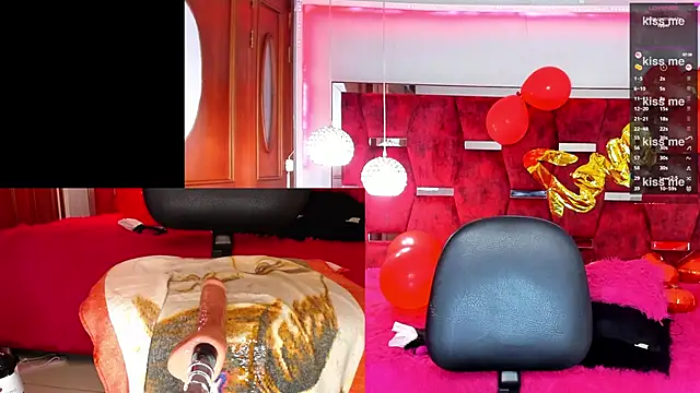 Snapshot of LiaGames chatting on February 14, 11:42 pm LiaGames online show from February 14, 11:42 pm