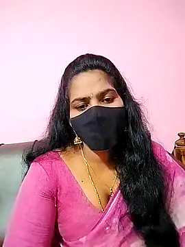 Snapshot of melina214 chatting on December 2, 4:42 pm melina214 online show from December 2, 4:42 pm