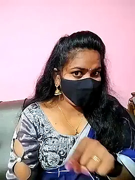 Snapshot of melina214 chatting on December 4, 3:04 am melina214 online show from December 4, 3:04 am