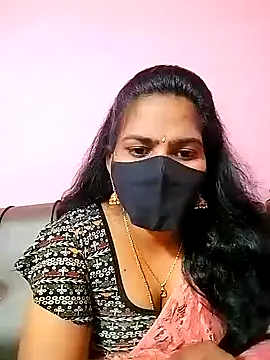 Snapshot of melina214 chatting on December 4, 4:38 pm melina214 online show from December 4, 4:38 pm