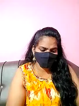 Snapshot of melina214 chatting on December 5, 4:34 pm melina214 online show from December 5, 4:34 pm