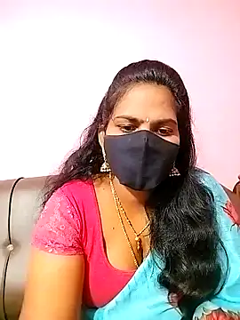 Snapshot of melina214 chatting on December 11, 4:53 pm melina214 online show from December 11, 4:53 pm