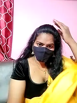 Snapshot of melina214 chatting on December 13, 3:49 am melina214 online show from December 13, 3:49 am