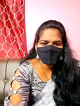 Snapshot of melina214 chatting on December 20, 3:14 am melina214 online show from December 20, 3:14 am