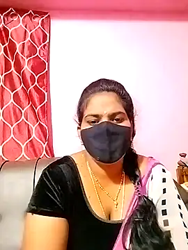 Snapshot of melina214 chatting on December 26, 4:21 am melina214 online show from December 26, 4:21 am